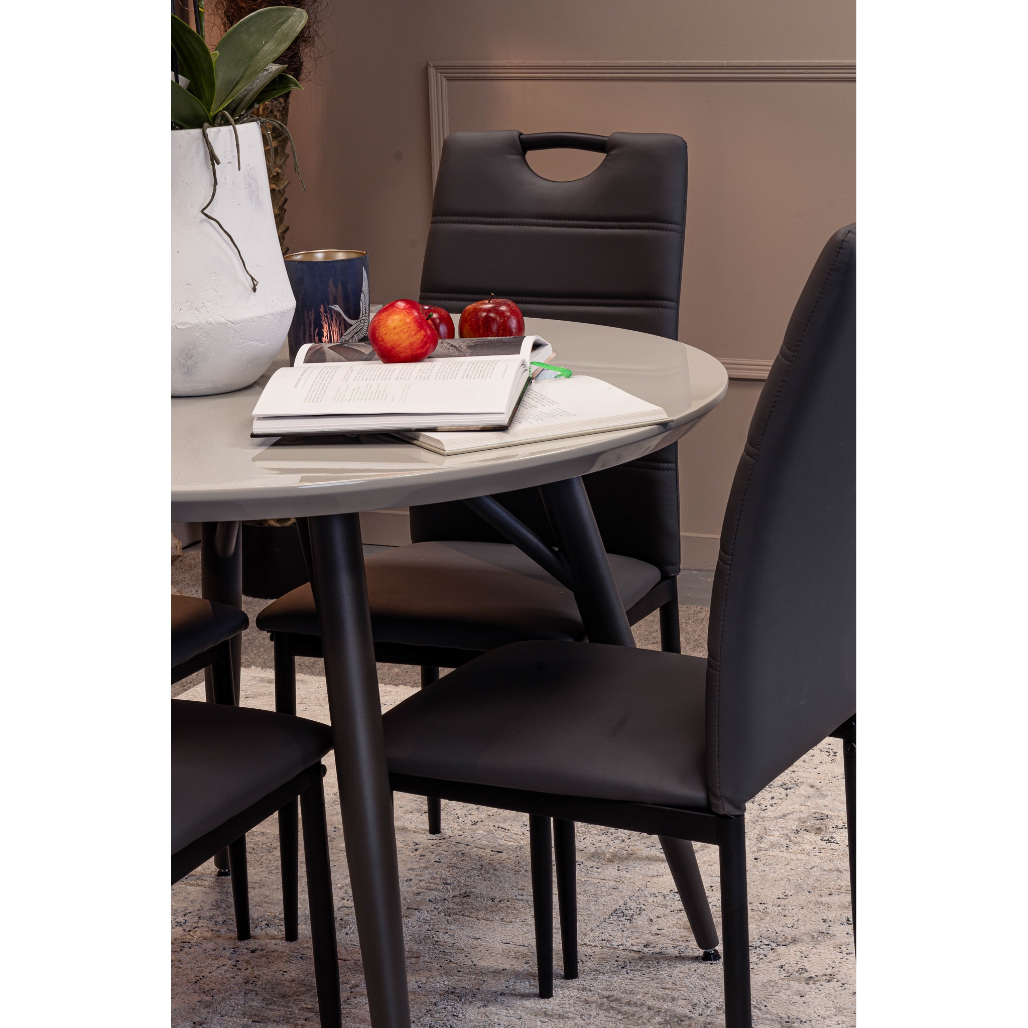 Lola Round Dining table and 4 x Una Dining chairs - Bundle Deal